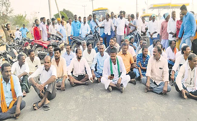 Telangana: Farmers Protest Against Power Cuts At At Sub Station - Sakshi