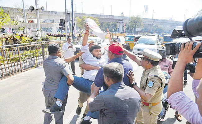 Congress Fishermen Wing Protest Infront Of Telangana Assembly - Sakshi