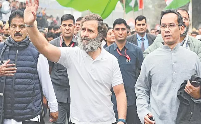 Rahul Gandhi Nearly Quit Bharat Jodo Yatra Over Knee Pain - Sakshi