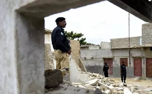 Pak Man Accused Of Blasphemy Dragged Out Of Jail Killed By Mob - Sakshi
