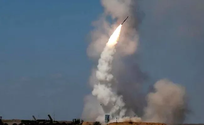Russia Missile Attack On Ukraine For Two Hours - Sakshi