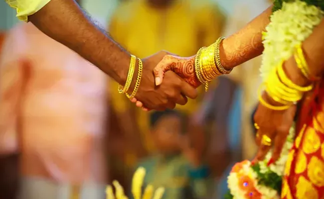Newly Wed Couple Found Dead Before Reception Chhattisgarh - Sakshi