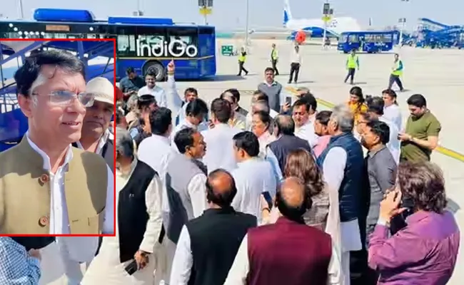Congress Pawan Khera Deplaned Arrested At Delhi Airport - Sakshi