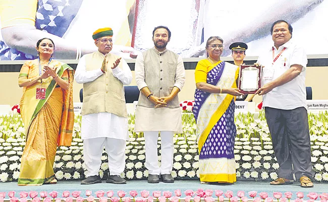 President Droupadi Murmu Gives Away Sangeet Natak Akademi Awards - Sakshi