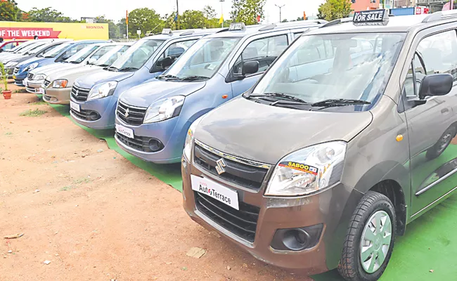 Hyderabad: Delhi Second Hand Car Sales With No Proper Certificates - Sakshi