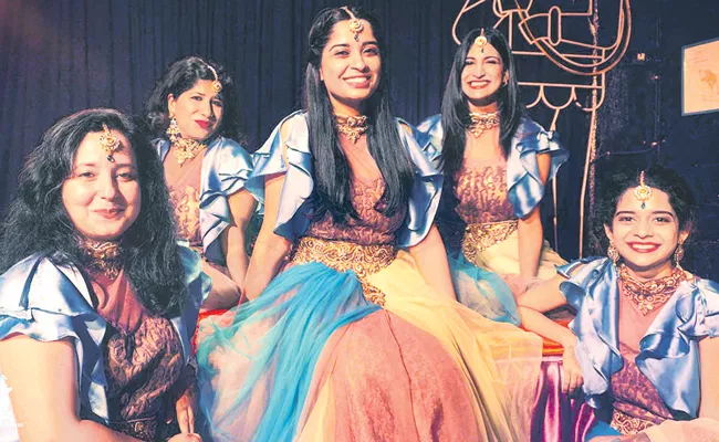 An all-women troupe drama Dekh Bahen - Sakshi