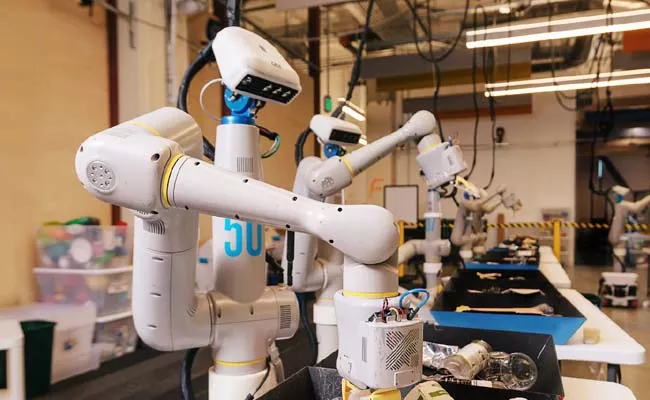 Google Now Lays Off Robots That Clean Cafeteria - Sakshi