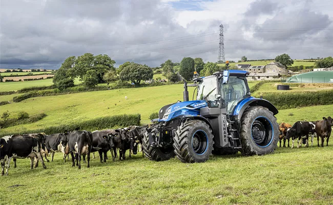 World First Industrial Natural Gas Turbine Power Tractor Made By New Holland Agriculture - Sakshi