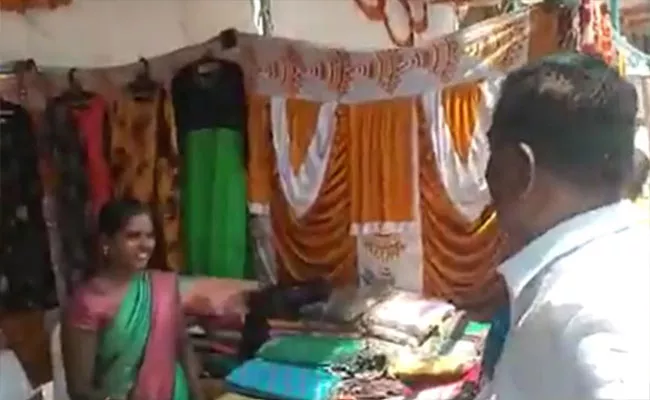 Video: Karnataka BJP MP Scolds Woman For Not Wearing Bindi - Sakshi