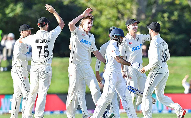 New Zealand Taken the 1st innings lead on Day 3 Draw means, India into the WTC final - Sakshi