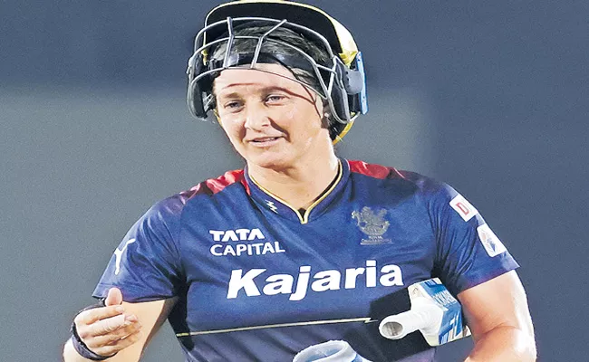 Womens Premier League 2023: Royal Challengers Bangalore beat Gujarat Giants by eight wickets - Sakshi