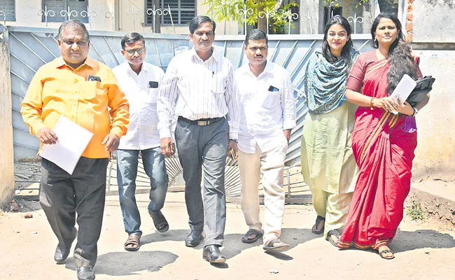 Sanjay and the legal team went to the SIT office - Sakshi