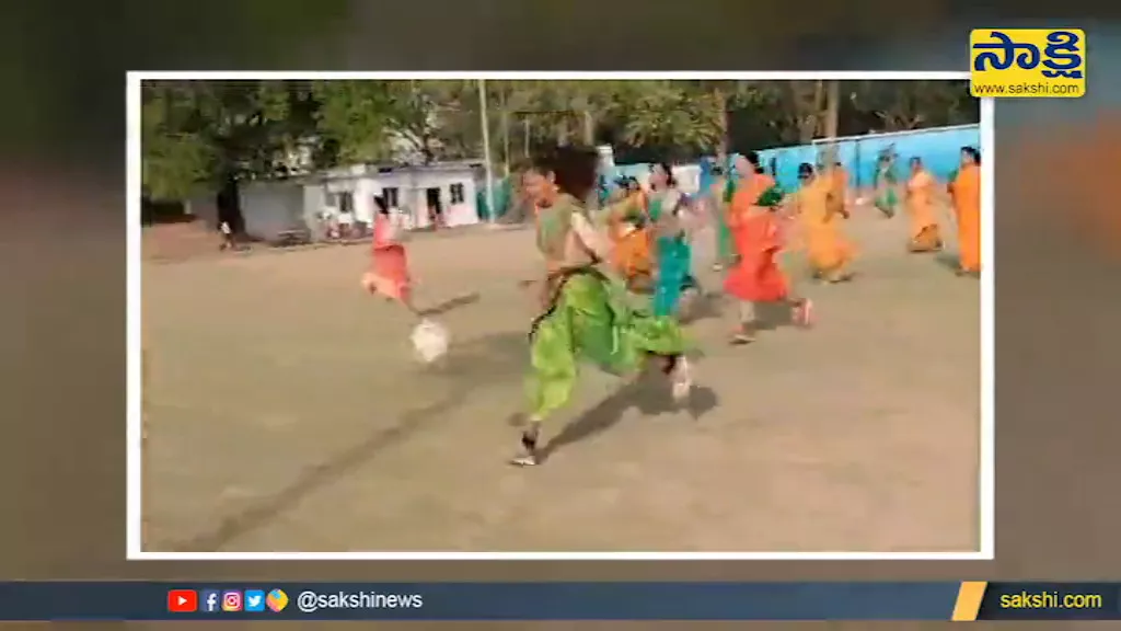 Viral Video Womens Playing Football In Saree At Gwalior
