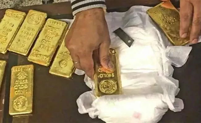 Gold Worth 2 Crores Seized From 4 Women At Shamshabad Airport - Sakshi