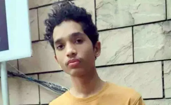 Four Arrested In Narsingi Sri Chaitanya Student Satvik Suicide Case - Sakshi