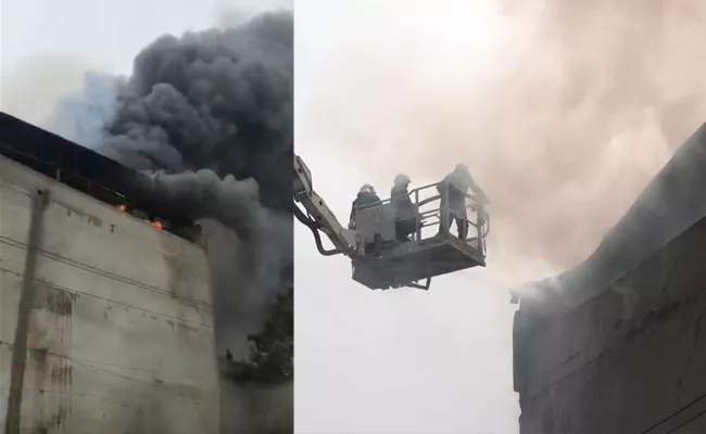 Fire Breaks Out In Factory At Delhi Wazirpur Area - Sakshi