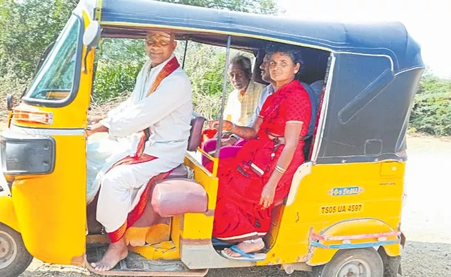 Priests as laborers and autodrivers - Sakshi