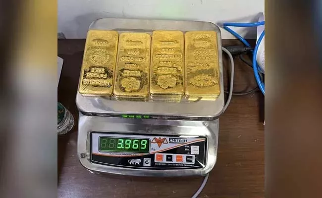 Gold Bars Worth Rs 2 Crore Recovered From Aircrafts Toilet At Delhi Airpot - Sakshi