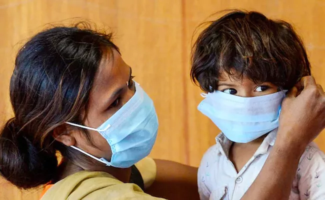 wear masks and get a Covid test Health Experts Advise Indians - Sakshi