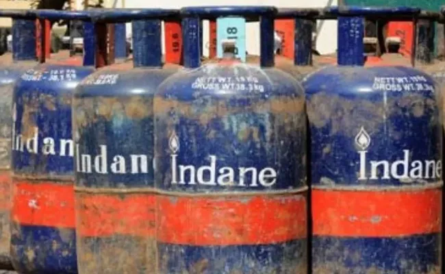 LPG Cylinder Rates Revised Cooking Gas price cut By Rs 92 - Sakshi