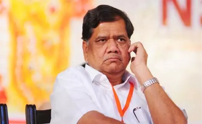 Ex Karnataka Chief Minister Jagadish Shettar Goes Against BJP - Sakshi
