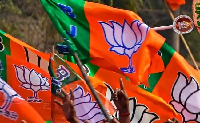 Karnataka: BJP 3rd List Out Jagadish Shettar Seat goes to Mahesh - Sakshi