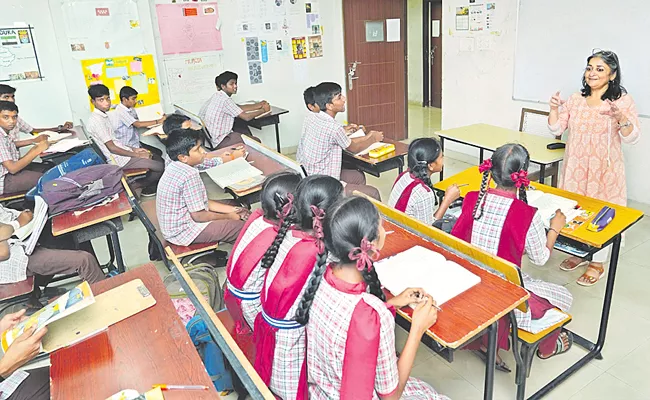 Teaching Spoken English, Spanish and French in Siddipet Government School - Sakshi