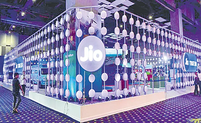 Jio Platforms net profit up 15. 6percent in March quarter - Sakshi