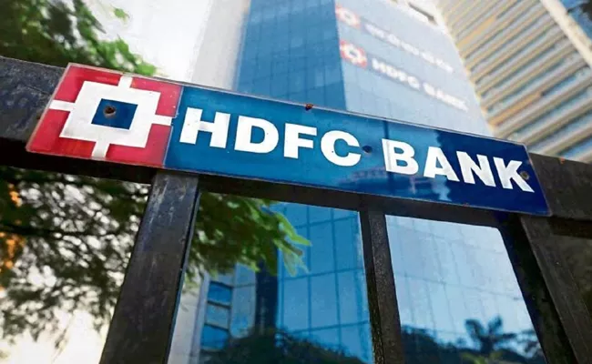 RBI gives HDFC Bank selective regulatory relief post HDFC merger - Sakshi