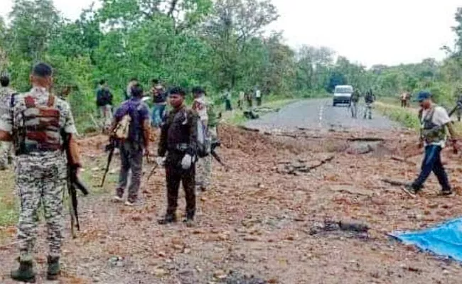 Chhattisgarh Maoist Attack Jawans Bus With LED Many Dead - Sakshi