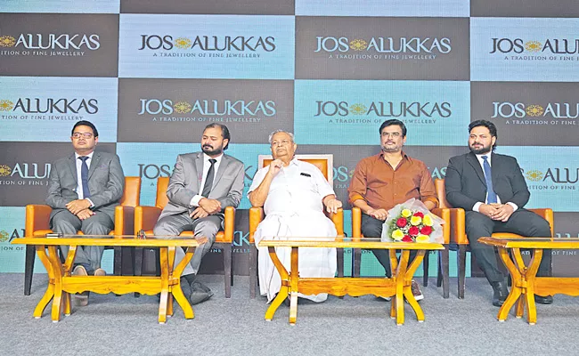 Joyalukkas plans massive expansion global presence - Sakshi
