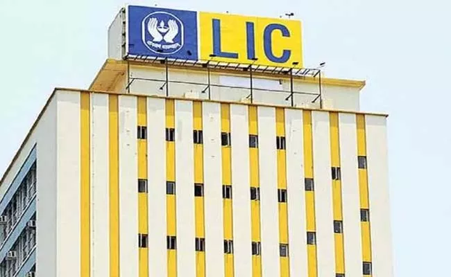 After listing LIC lakhs croreloss shares down at 40 pc discount - Sakshi
