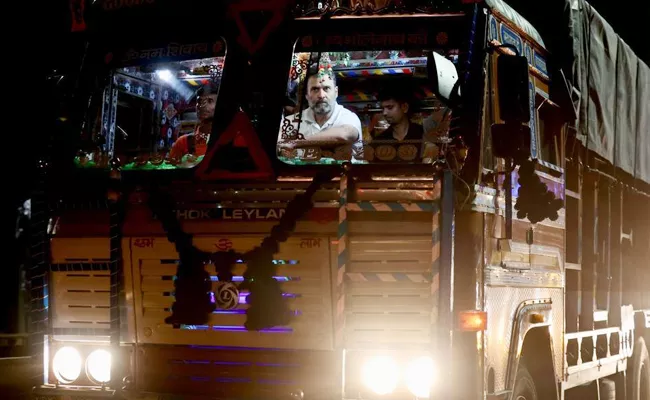Rahul Gandhi night out in a truck Video Viral - Sakshi