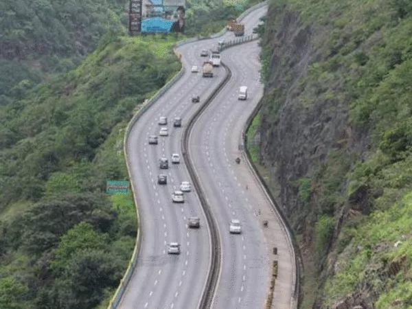 ai based traffic management system in mumbai pune highway - Sakshi