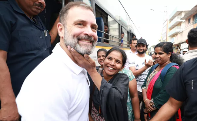 Rahul Gandhi Travelled Karnataka BMTC Bus Spoke Woman Passengers - Sakshi