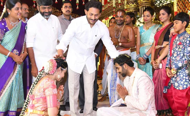 CM Jagan Attends Pernati Ramalinga Reddy Son Marriage Mangalagiri - Sakshi