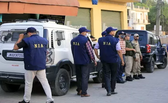 NIA raids premises linked to Popular Front of India supporters in Kerala, Karnataka, Bihar - Sakshi