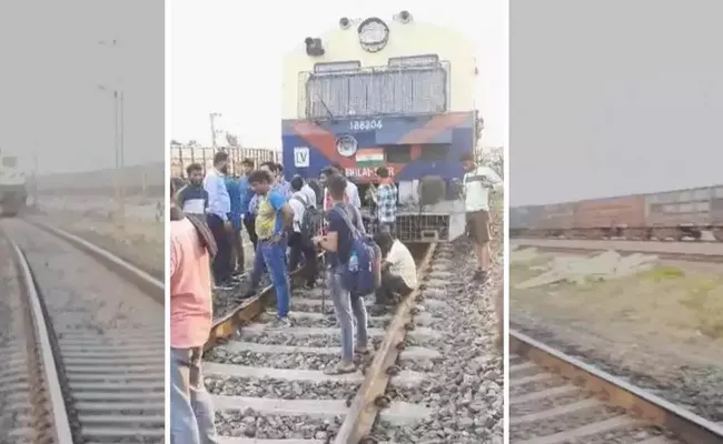 Indian Railways Clarifies Two Trains On Same Tracks Goes Viral From Chhattisgarh - Sakshi