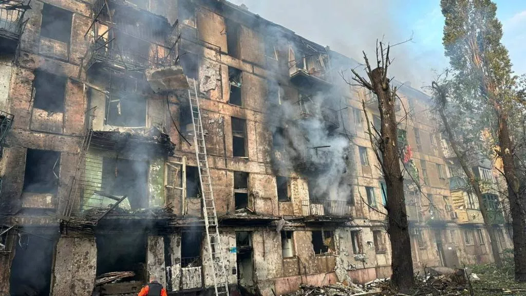 Russian Troops Attack Zelensky Hometown Six Died - Sakshi