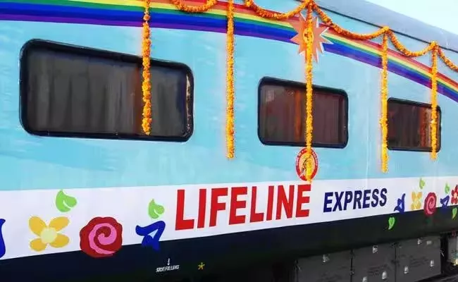india has the worlds first hospital train - Sakshi