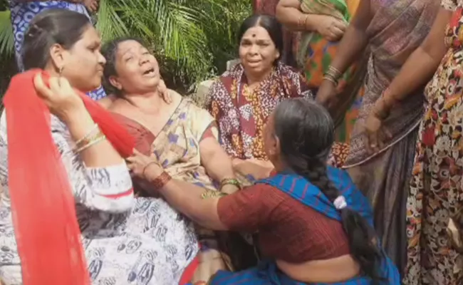 Hyderabad: Mother Suicide Along With Her Two Children Bansilalpet - Sakshi
