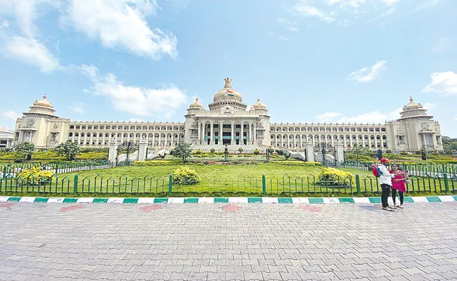 State Assemblies met for average 21 days in 2022 - Sakshi