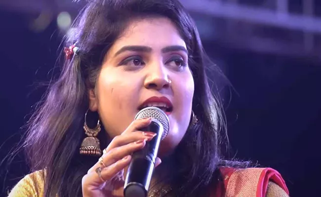 Bhojpuri singer Nisha Upadhyay suffered bullet injuries during a live show - Sakshi
