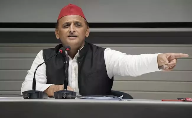 Akhilesh Yadav Questions Law And Order After Lucknow Court Shootout - Sakshi