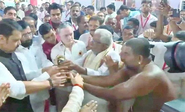 Navi Mumbai: CM Shinde, Dy CM Fadnavis Participate TTD Temple Bhoomi Puja - Sakshi