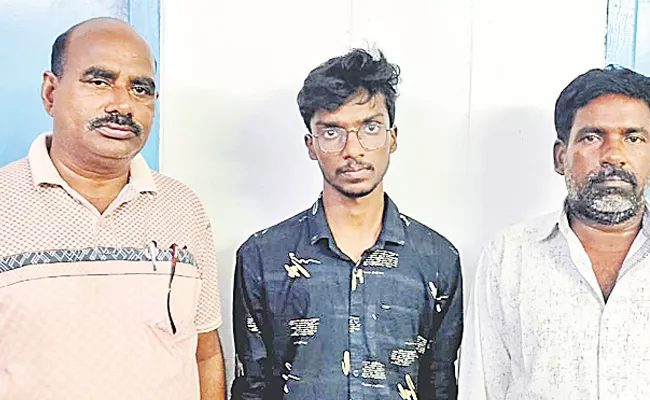 Triple IT student found in Maharashtra - Sakshi