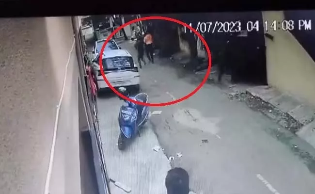Bengaluru Ceo MD Shocking CCTV Visuals Shows Attackers Including Felix - Sakshi