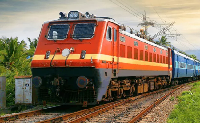 Hyderabad: Railway Police Left Lady Thieves Caught Sainagar Shirdi Train - Sakshi