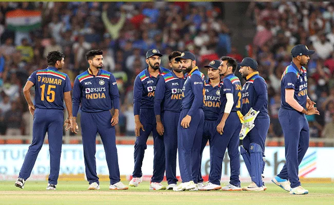Aakash Chopra slams selectors for not picking India spinner for Asian Games - Sakshi