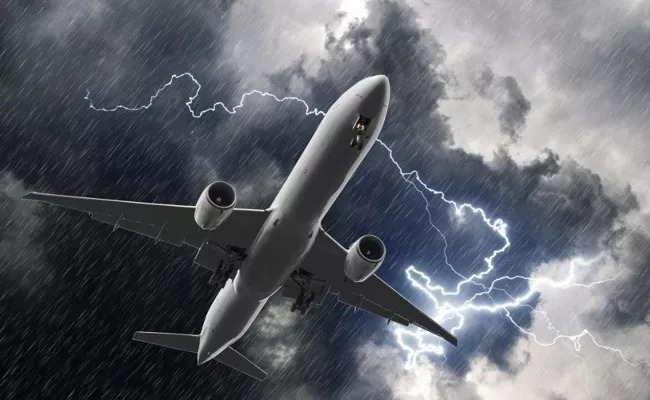 Over 2600 Flights Cancelled Due To Thunderstorms In US - Sakshi